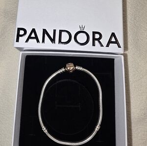100% Genuine Authentic Pandora Moments Rose Gold Barrel Clasp Bracelet 19cm.